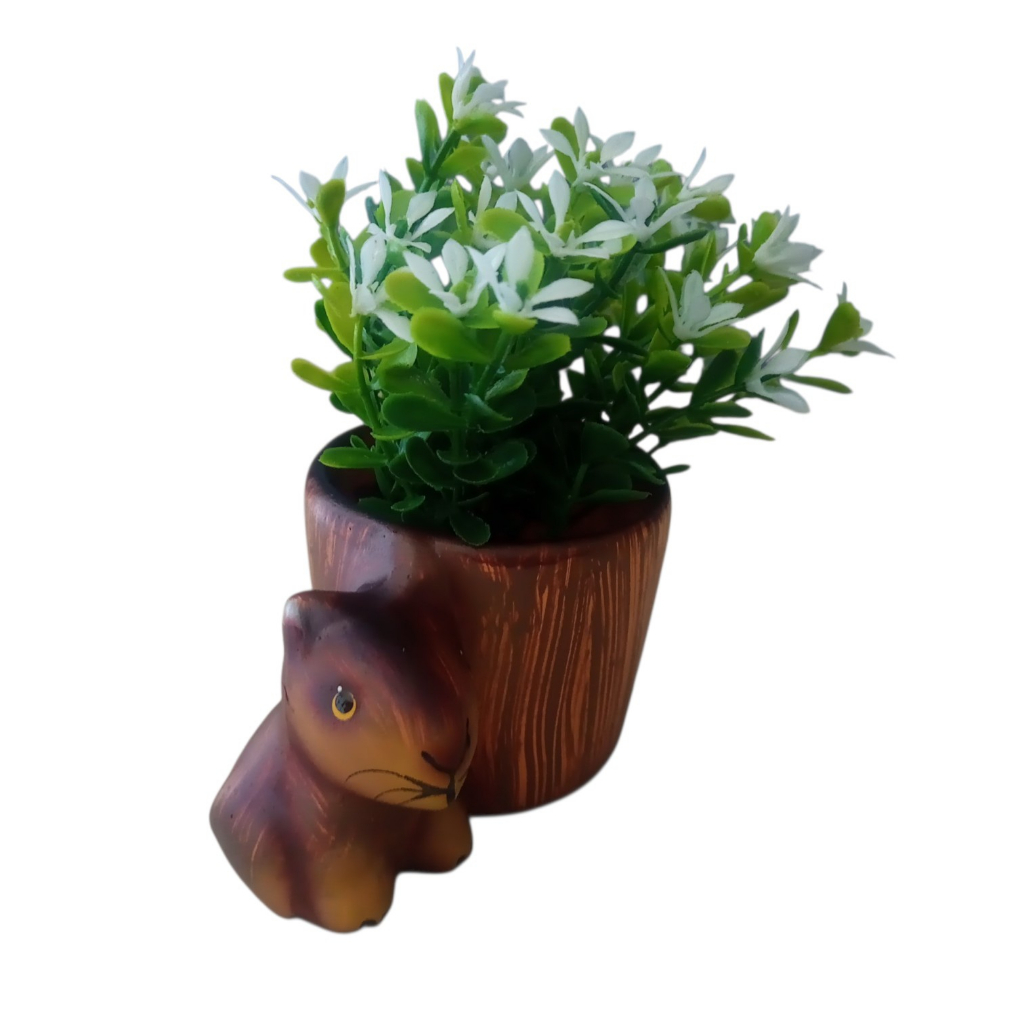 vaso capivara em ceramica com arranjo folhagem e flores artificiais de plástico