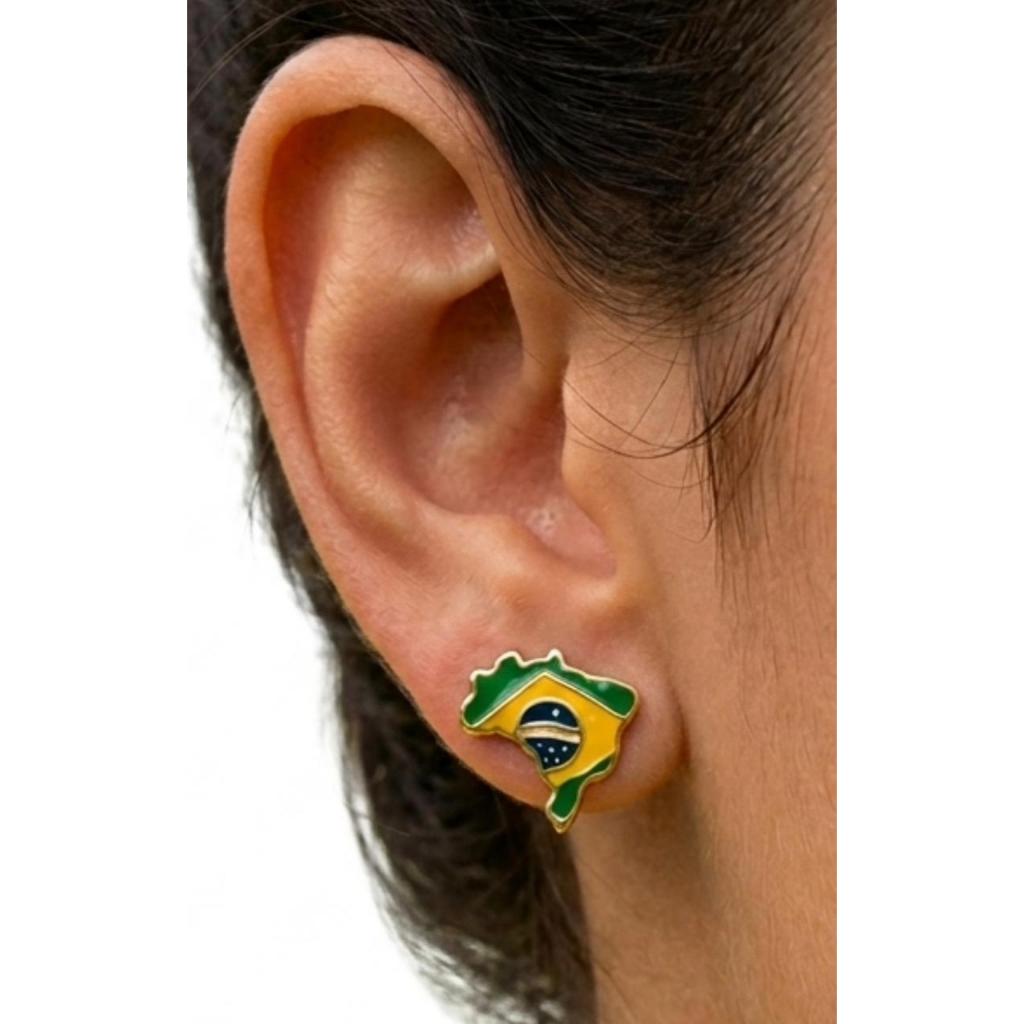 Brincos Mapa Brasil Bandeira Folheado A Ouro 18k copa do mundo seleção brasileira 1,1cm altura