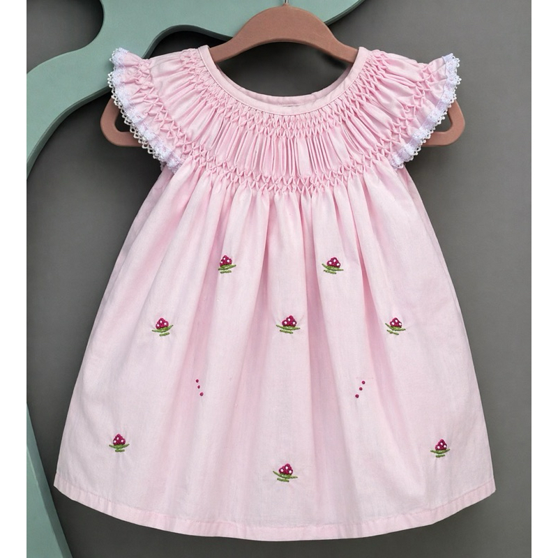 Vestido Infantil Casinha de Abelha bordado (tamanho M veste 4 a 10 meses)