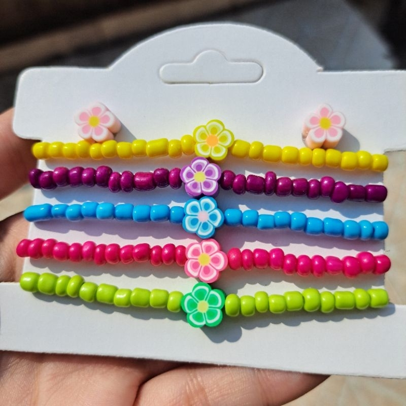 Kit de 5 Pulseiras e Par de Brinco Flor Margaridas para meninas infantil criança de miçanga