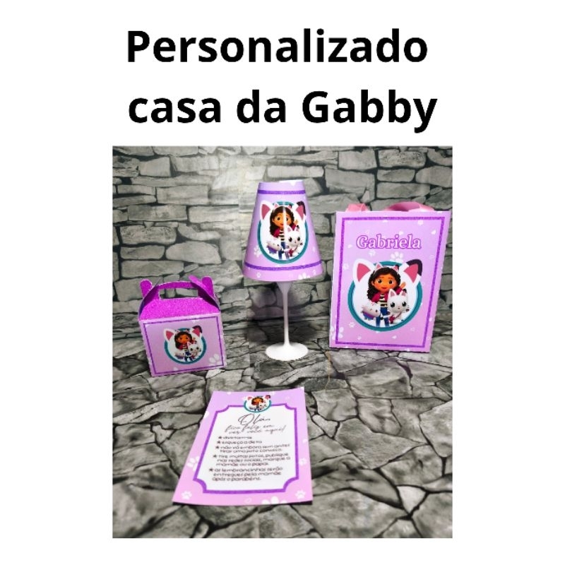 casa da Gabby decoração para festa aviso de mesa, caixinhas e abajur sacolinha