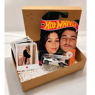 Carrinho personalizado com foto Hotwheels - Caixinha surpresa - presente especial namorado - amizade