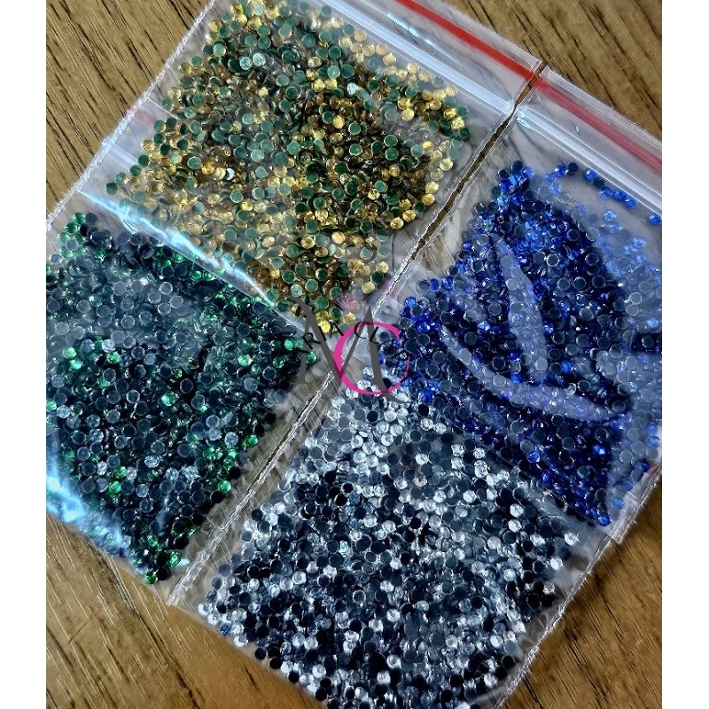 STRASS BRASIL 500 PEDRAS CRISTAL 4MM HOTFIX TERMOCOLANTE COPA DO MUNDO CUSTOMIZAÇÃO APLIQUE MAQUIAGEM MAKE + BRINDE