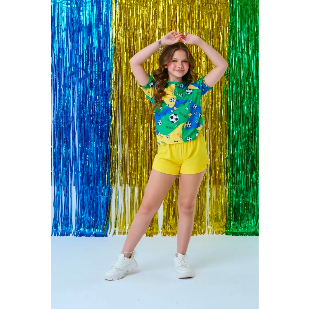 Conjunto Infantil Feminino Temático Brasil Copa Blusa Estampada Bola Futebol + Short Amarelo Menina
