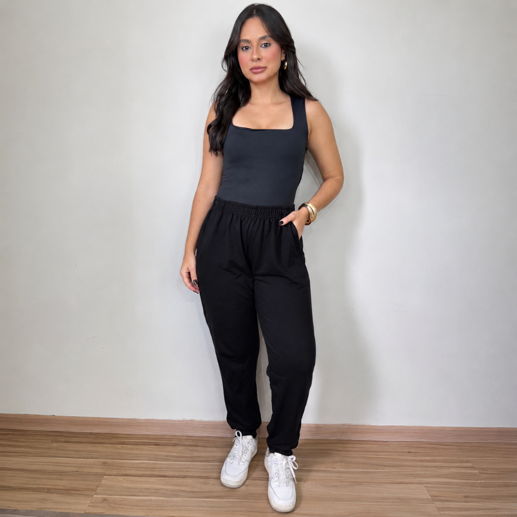 Calça Jogger Feminina Em Moletinho Leve Com Bolsos Laterais E Cós Com Elástico Confortável