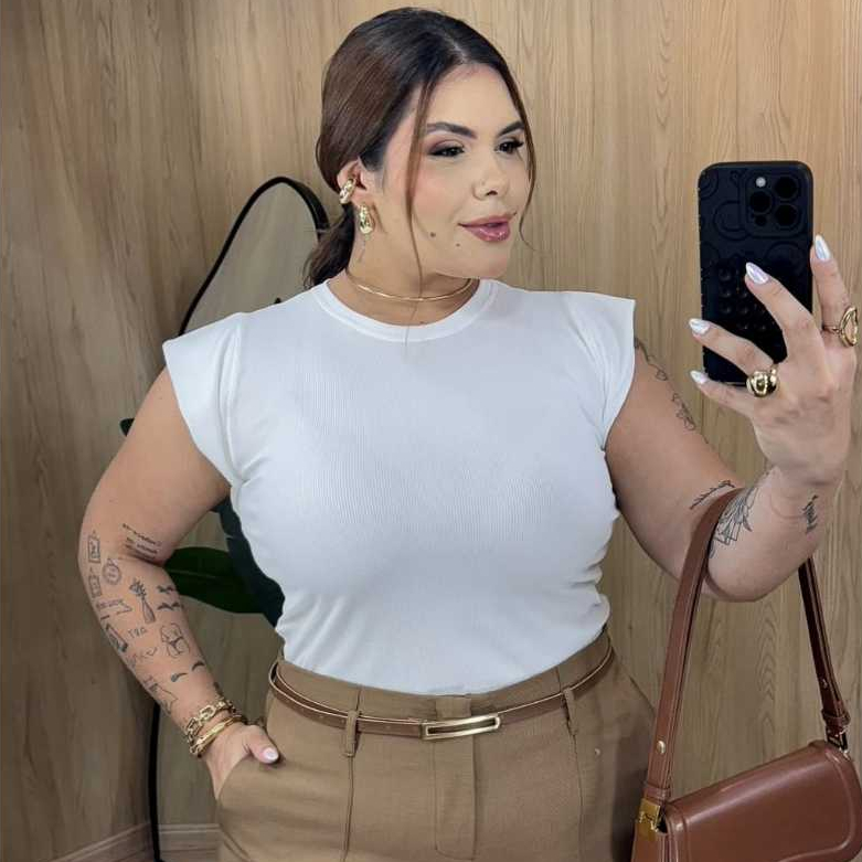 Blusa Muscle Tee Feminina Plus Size Ribana Canelada Sem Manga Gola Redonda GG 46 ao 52 Confortável Casual