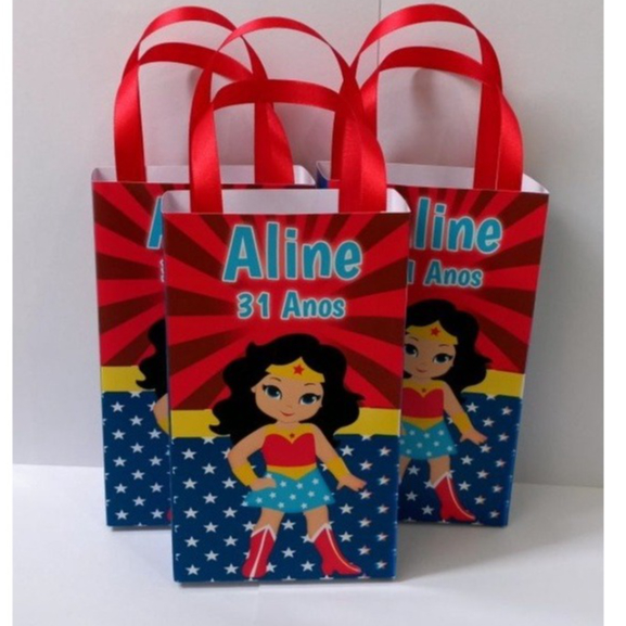 Sacola surpresa personalizada tema mulher maravilha/ já montada/ medida 16 x 10 x 4 / sacola de presente
