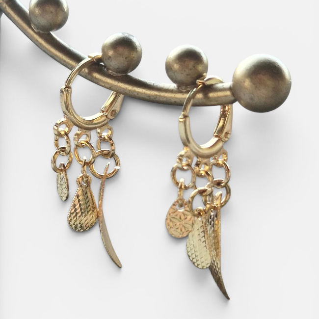 Brinco Ouro 18K Argola com Pingentes Feminino Delicado Dourado Elegante Movimento Joia Luxo Presente