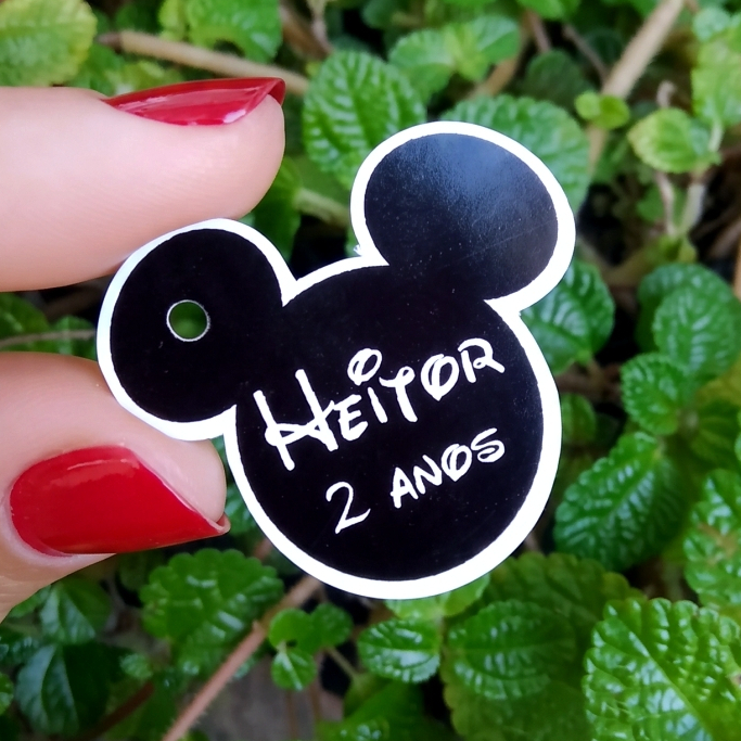 Mini Tag Personalizada Mickey e Minnie 3cm com Nome e Idade — imagem 2 de 2
