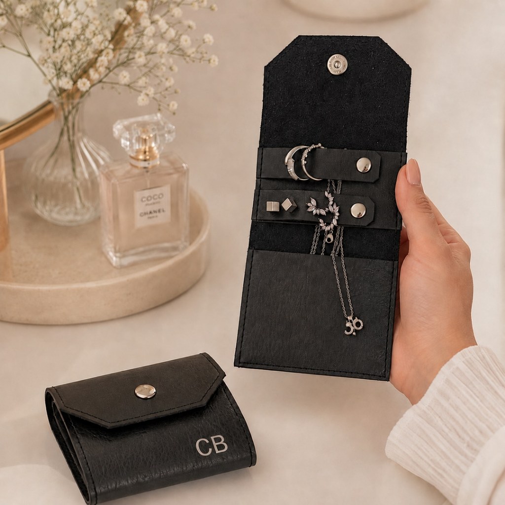 Porta Joia Personalizado com Inicial Compacto para Viagem Bolsa Lembrancinha Madrinhas