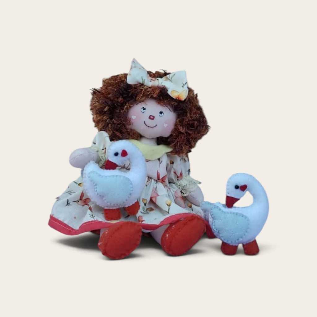 Atelie das Marocas Boneca de Pano Artesanal Com Patinhos Infantil Artesanato menina grande antialergico