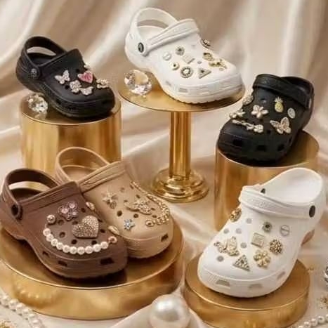 Sandália Feminina Decorada Com 10 Pedrarias Variadas Chinelos de Praia Confortável Antiderrapante Leve Dia A Dia Eva