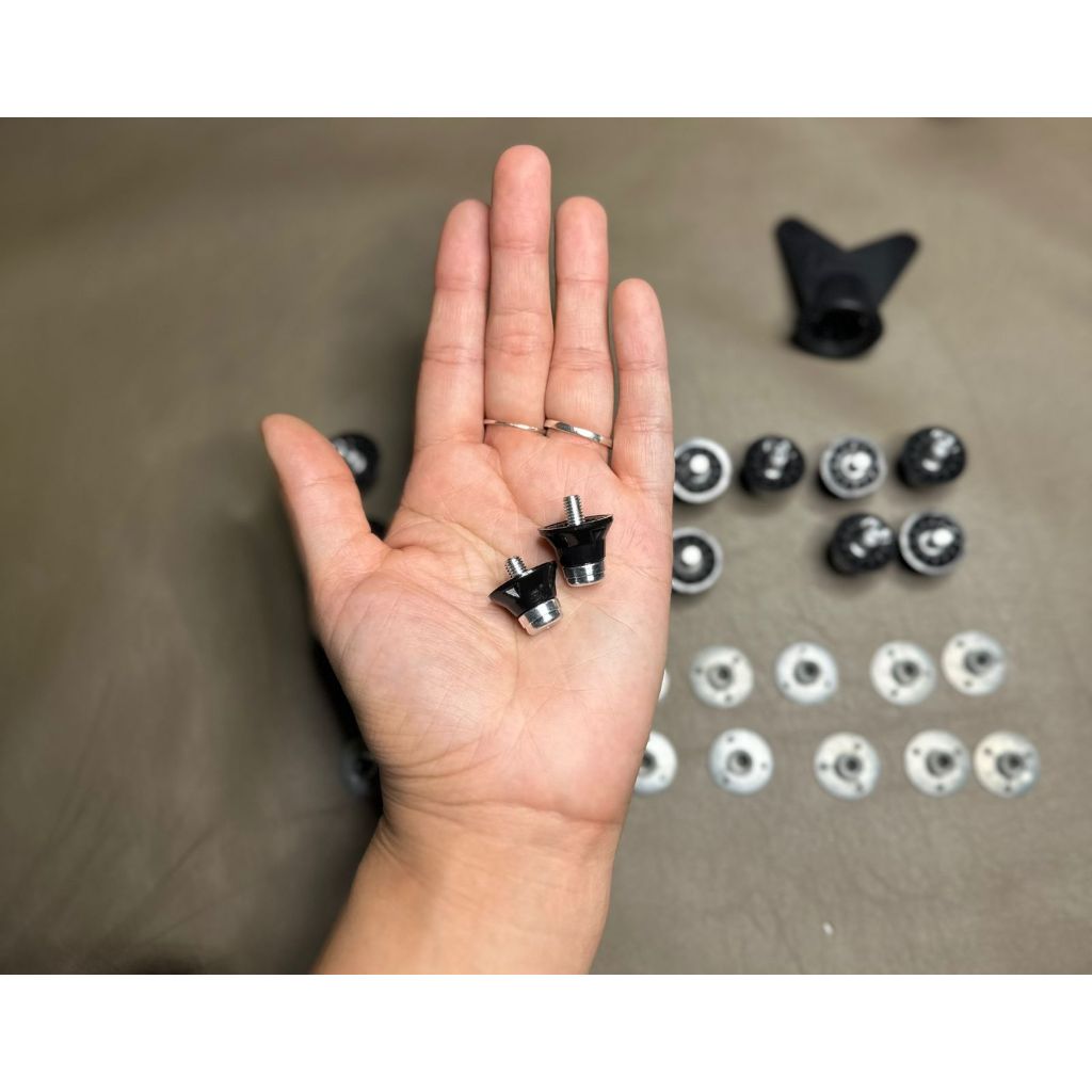 Kit Cravo/Trava para Chuteira -16 cravos + 16 roscas +1 Chave - Substituição Futebol de Campo - Base Metálica Reforçada em Oferta na Shopee