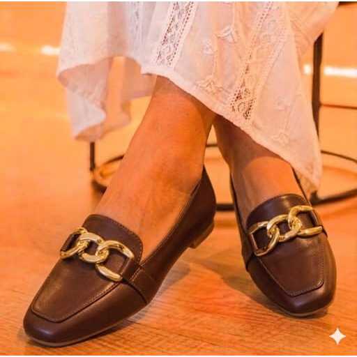 Sapatilha Mocassim Feminino Napa Marrom Luxo Bico Quadrado Enfeite Ouro Para trabalho e Dia a Dia