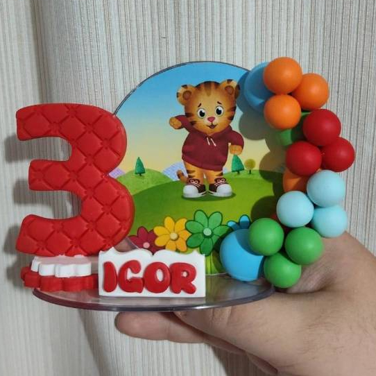 Vela de aniversário Personalizada Daniel o Tigre/ Festa cenário Daniel o Tigre de biscuit