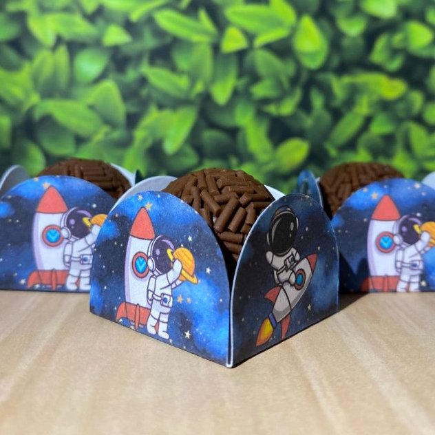 ASTROUNAUTA forminhas personalizadas 4 pétalas doce brigadeiro nº6 festa aniversário