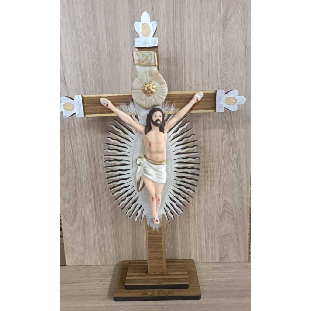 Bom Jesus da Lapa em resina com cruz de madeira 30cm