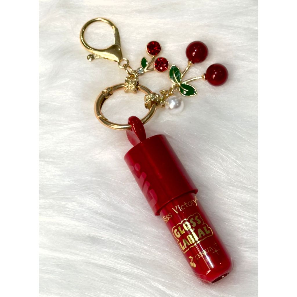 Gloss Chaveiro - Gloss Labial Cereja Miss Victoria com Chaveiro Charm – Hidratante, Brilho Intenso e Aroma Doce