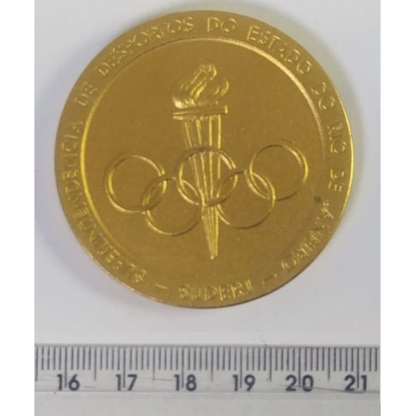 Antiga medalha comemorativa dos 25 anos do Estádio do Maracanã - 1975 - Casa da Moeda do Brasil