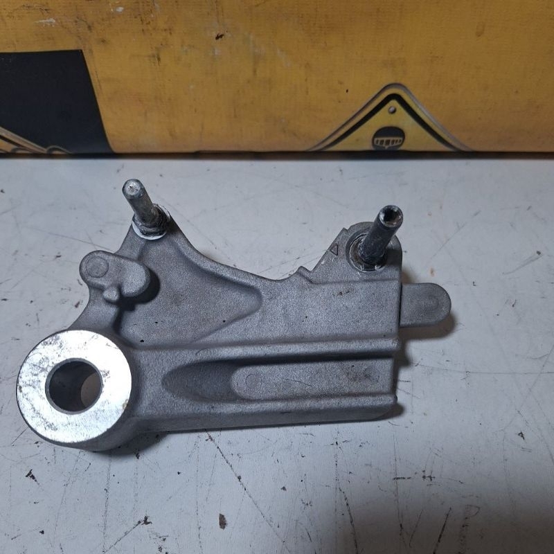Suporte Pinça Freio Traseiro Cbs HONDA Cb 300F twister 250f 2016 a 2023 ORIGINAL HONDA USADO