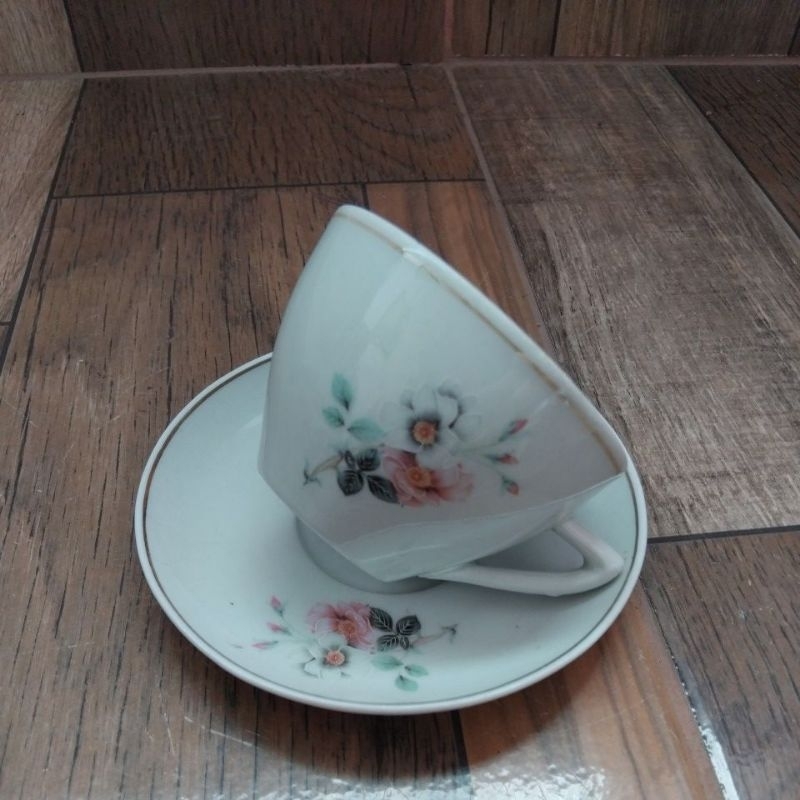 uma xicara de chá porcelana pozzani