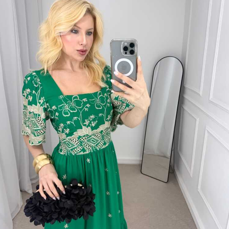 Vestido Evangélico Midi Modesto Forrado Manga Princesa Gola Quadrada com Bordado e Lastex