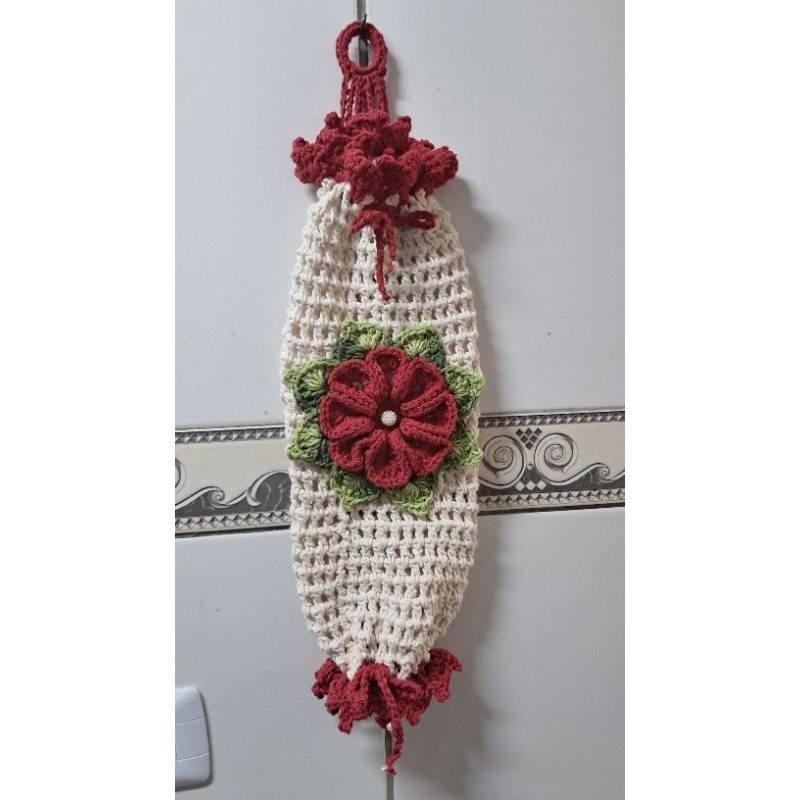 Puxa saco com detalhes de Flor 100% artesanal .