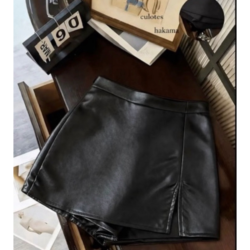 Short Saia Feminino Curta Couro Fake Cintura Alta Moda Balada Blogueira Elegante