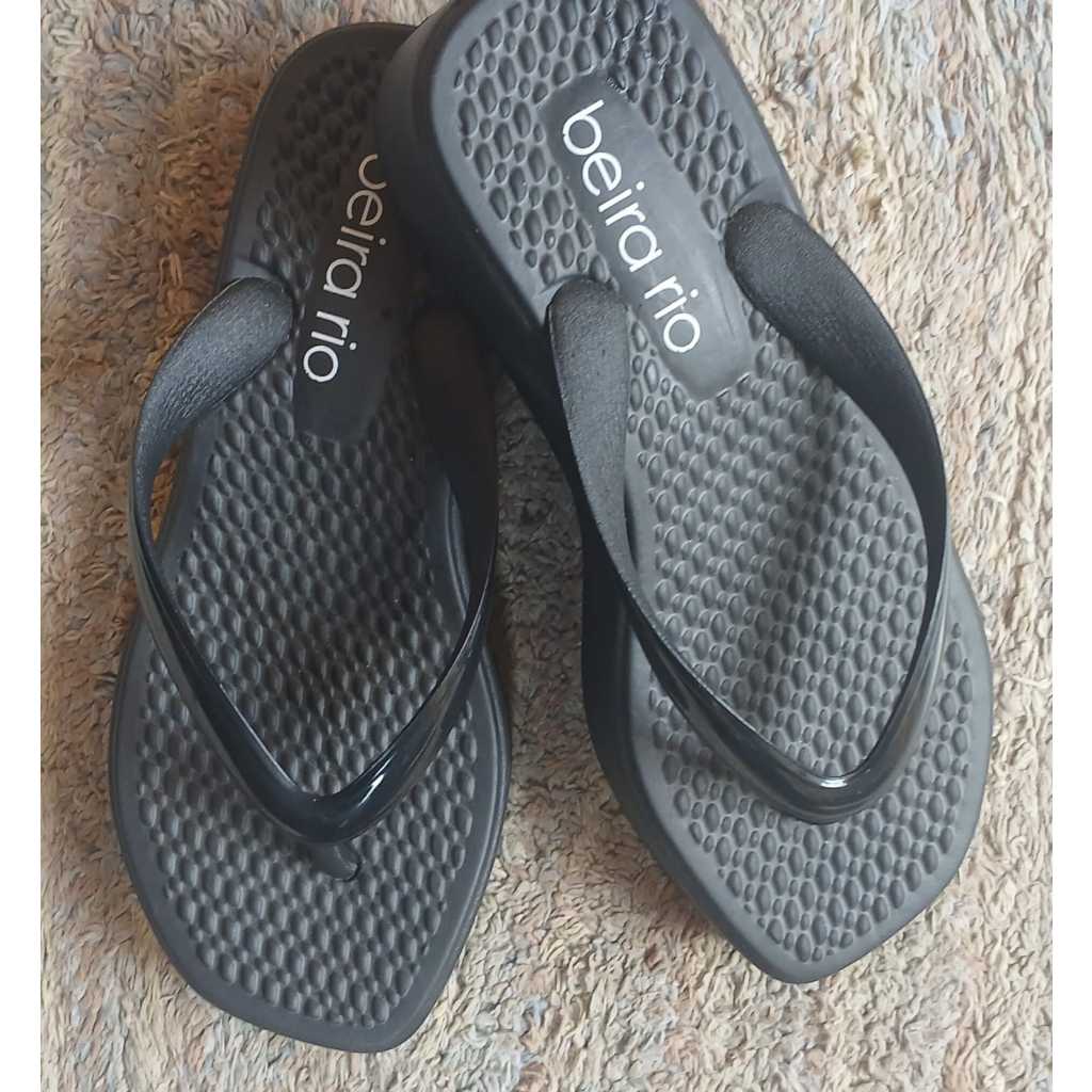 Chinelo Beira Rio Casual feminino anabela PVC salto 4,0 confortável, leve e macio