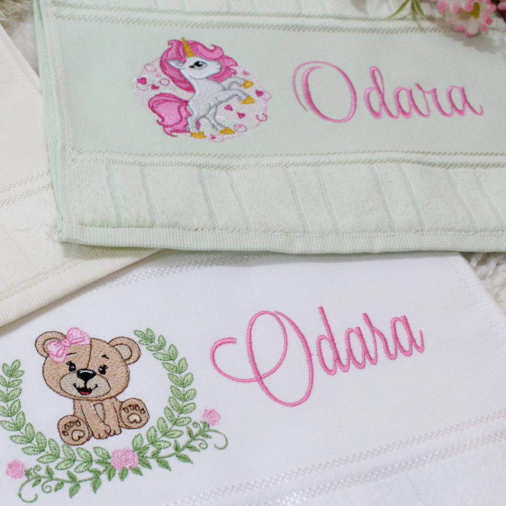 Kit 2 Toalhinhas de Boca Personalizadas com Nome Bordado Enxoval Bebê Menina