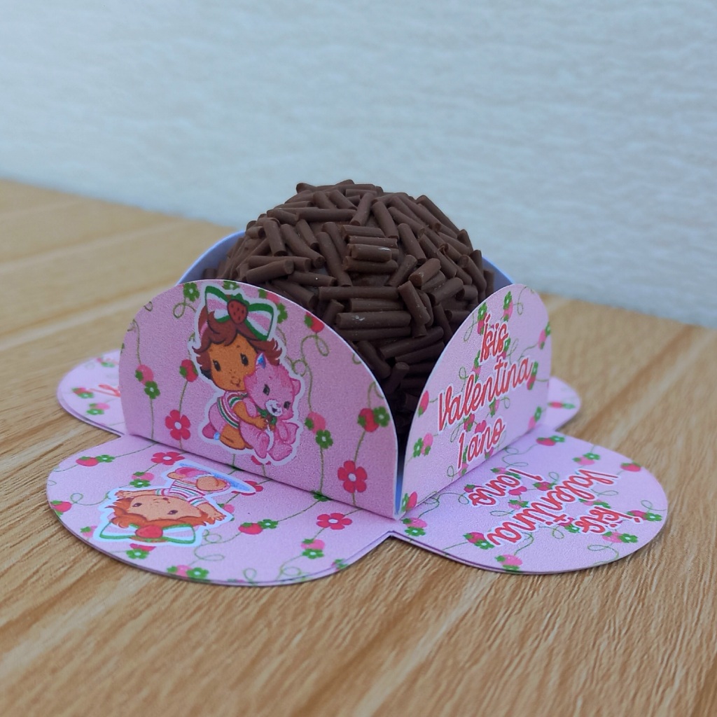 Forminha de Doce Brigadeiro Personalizada Forminha Moranguinho- 4 pétalas / Festa de aniversário / Lembrancinha