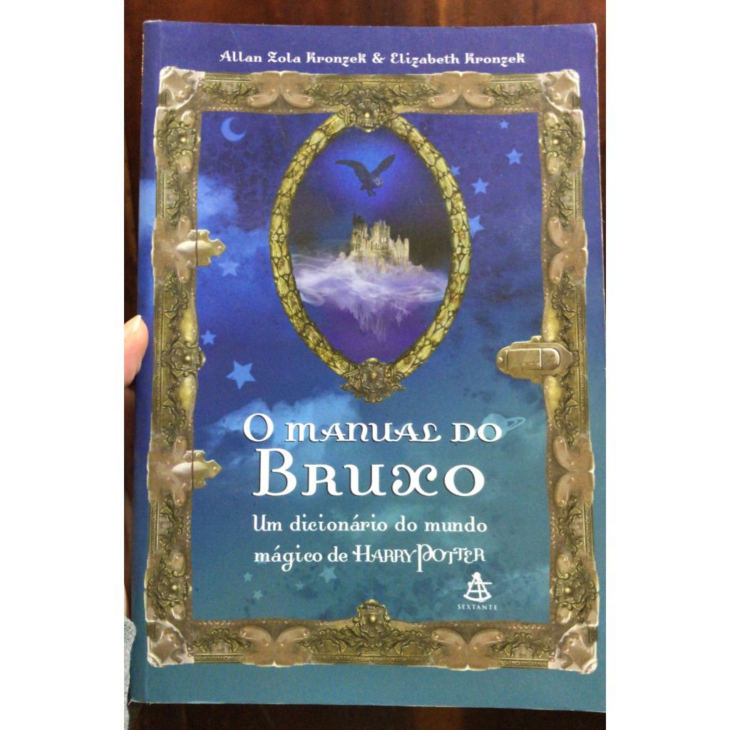 O MANUAL DO BRUXO UM DICIONÁRIO DO MUNDO MÁGICO DE HARRY POTTER - ALLAN ZOLA KRONZEK