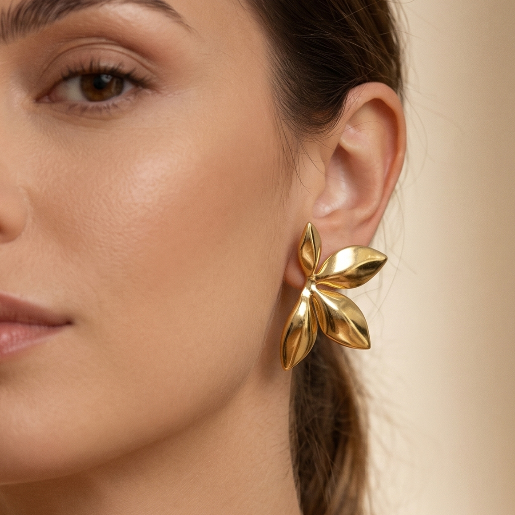 Brinco Flor Feminino Aço Dourado Leve Antialérgico Não Escurece + Brinco de Brinde ENVIO IMEDIATO