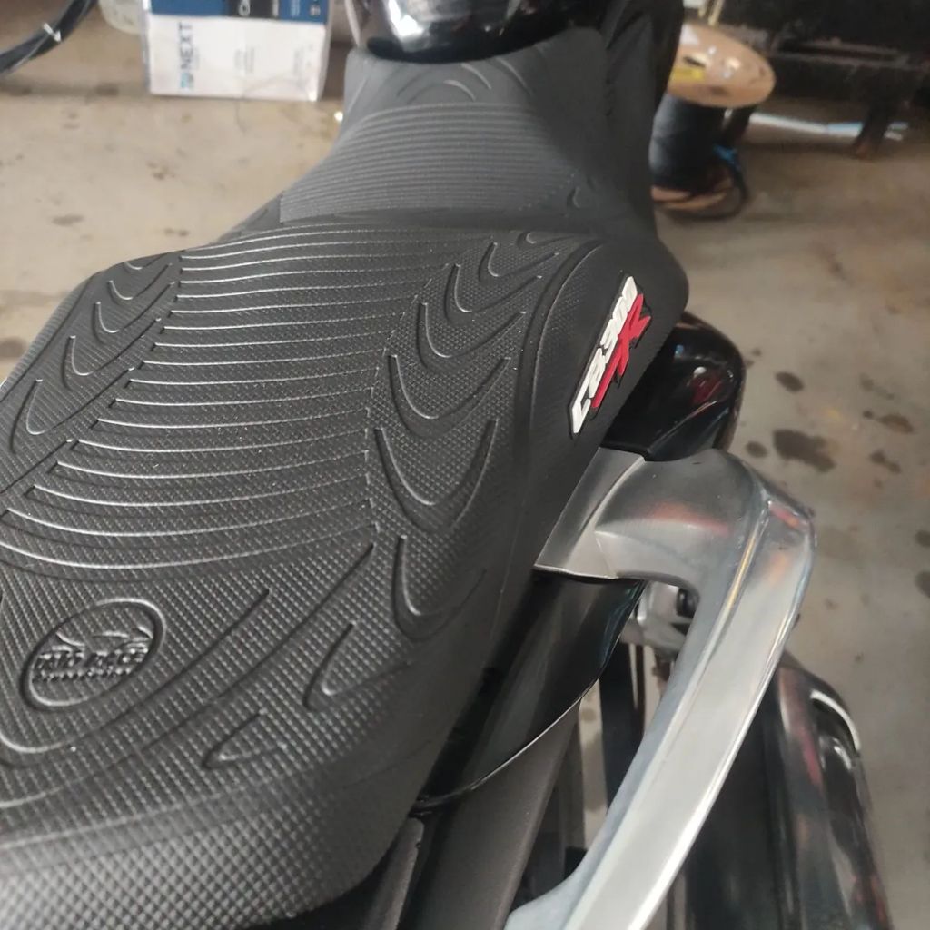 Capa Banco de Moto Emborrachada 3D Preta Universal CB300 R Honda Cb300
