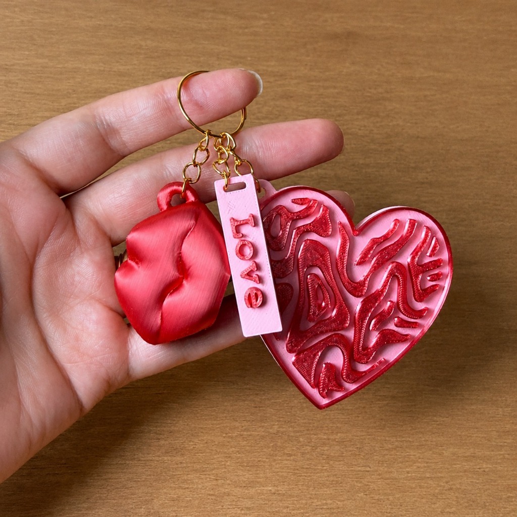 Kit Chaveiros Love com Espelho + Abridor de Lata Beijo + Charm Love