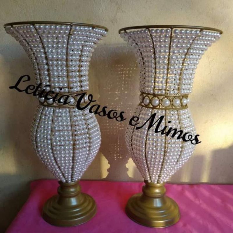 vaso bordado em pérolas ou pedraria com medida de 45cm altura, ideal para todas ocasiões, entre aniversário, casamento