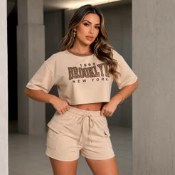 Conjunto Moletinho Feminino Cropped + Short Cintura Alta Estampa Brooklyn Confortável Estilo Casual