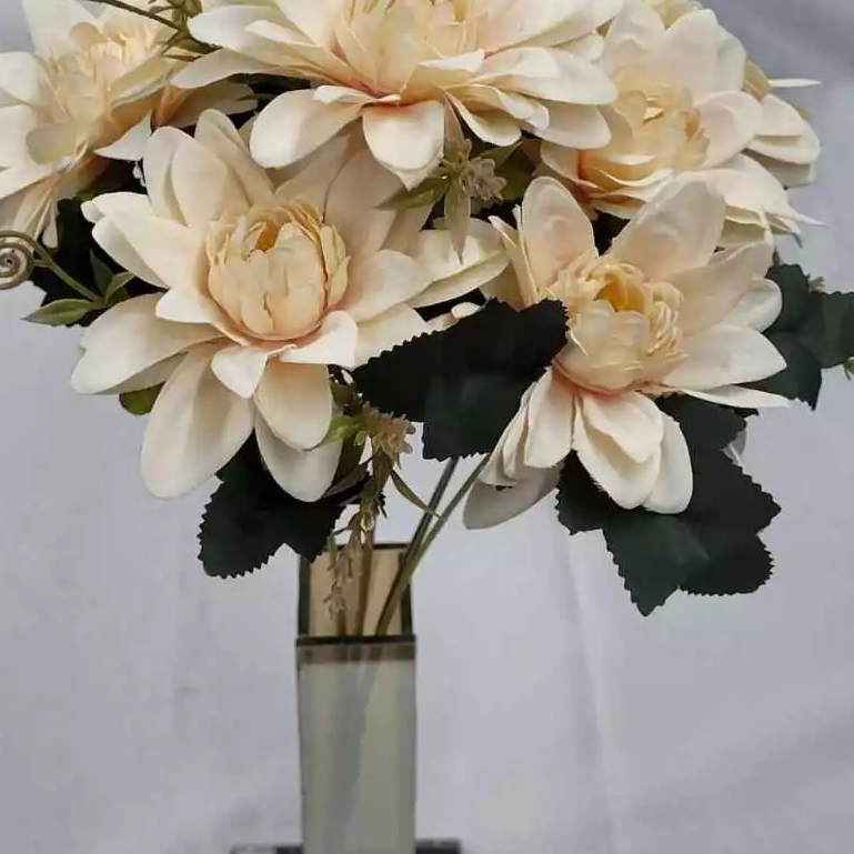Buque de Dalia Artiflcial flores e plantas _R92854 — imagem 2 de 2