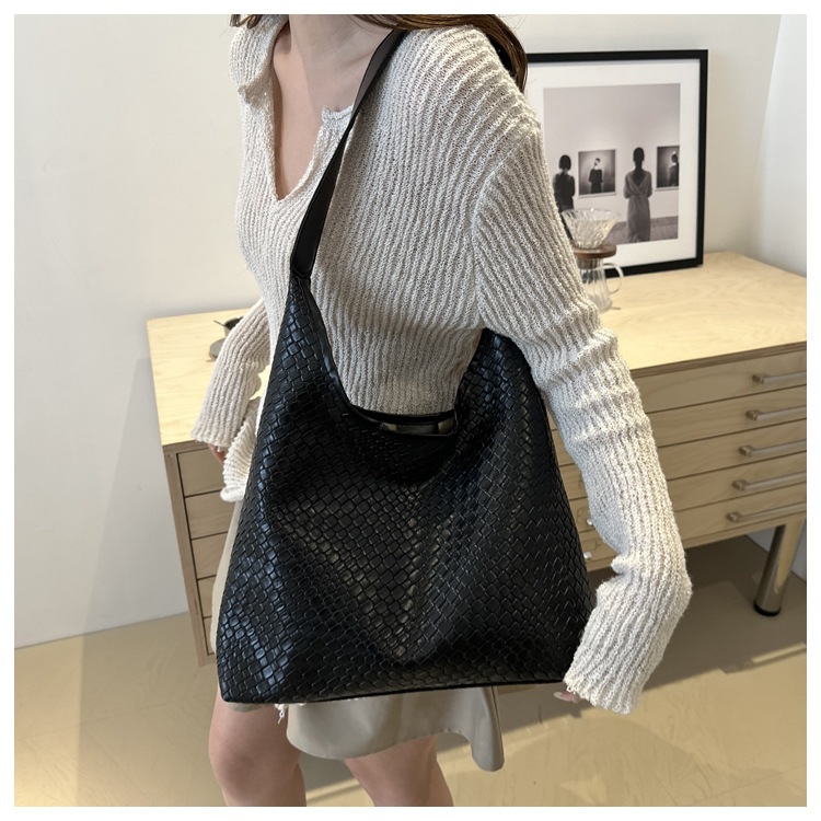 bolsa feminina media bolsas femininas de ombro Bolsa feminina para o dia a dia com textura trançada