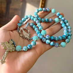 TERÇO PERSONALIZADO DE NOSSA SENHORA APARECIDA ( escolha a cor e o nome) LEIA A DESCRIÇÃO