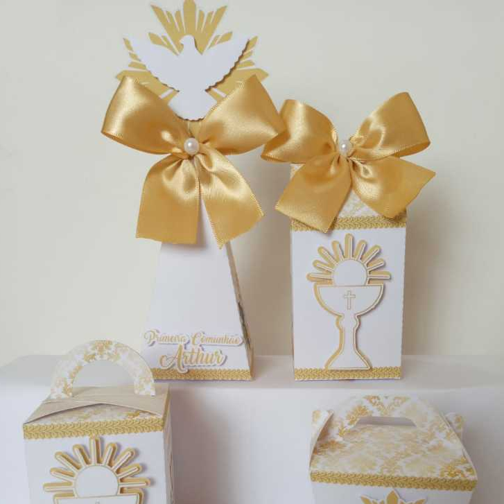 Kit Caixinhas Personalizadas Branco E Dourado Com Laços Para Lembrancinha De Primeira Comunhão E Batizado