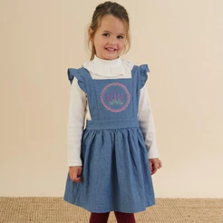 Conjunto Infantil Menina Vestido Jardineira Salopete Bordada + Blusa Canelada