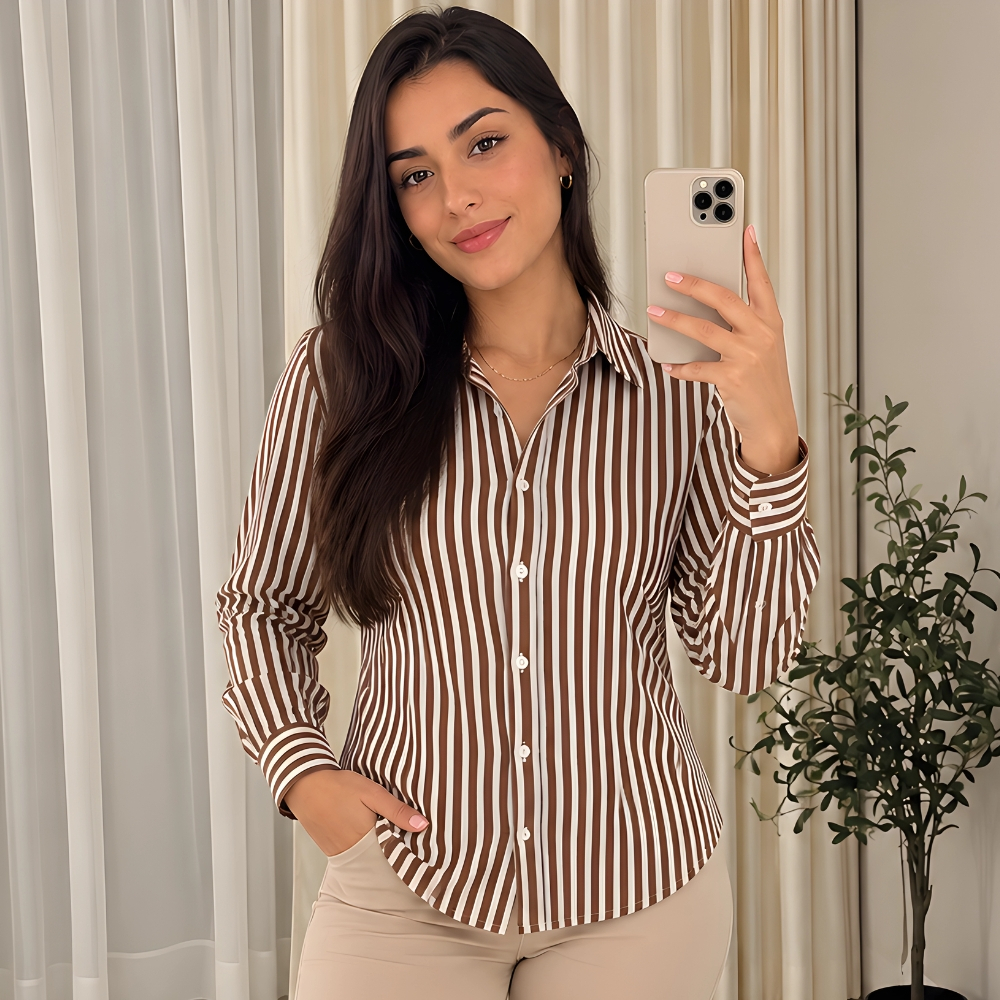 Camisa Feminina Listrada em Tecido Duna | Blusa Social Manga Longa Elegante e Confortável