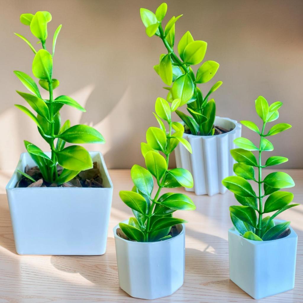 Kit 4 Vasinhos Cachepot Com Planta Artificial