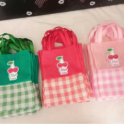 Bolsinhas surpresa para doces em Tnt com alças Cereja Cerejas Personalizada Festa Aniversário