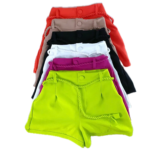 Short Feminino Alfaitaria Cinto Trançado Botões Bolsos