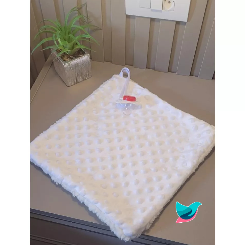 Naninha para Bebê Toda Branca Pipoquinha Bolha forrada com Pelo carneiro Sherpa 30cm x 30cm com Porta chupeta