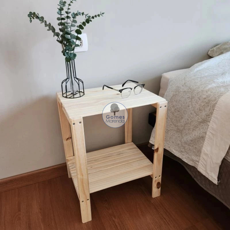 Mesa Cabeceira Multiuso de Madeira Pinus com 2 Prateleiras
