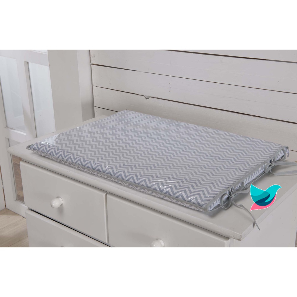 Trocador para Comoda de Bebê Promoção Chevron Cinza com Branco com Espuma de Colchão