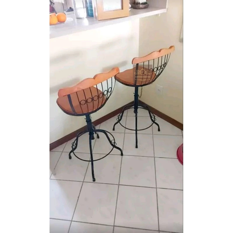 Cadeira Banqueta bistro ferro e madeira Artesanato